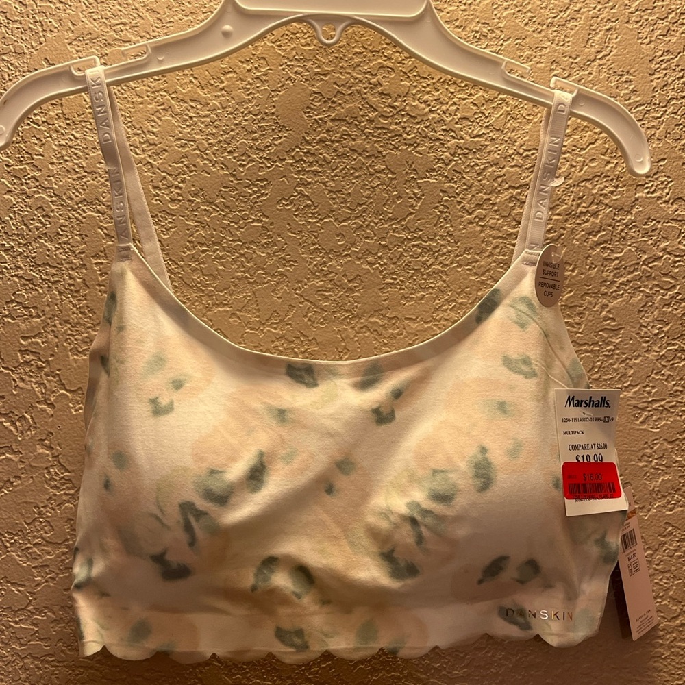 NWT Danskin Floral Sports Bra